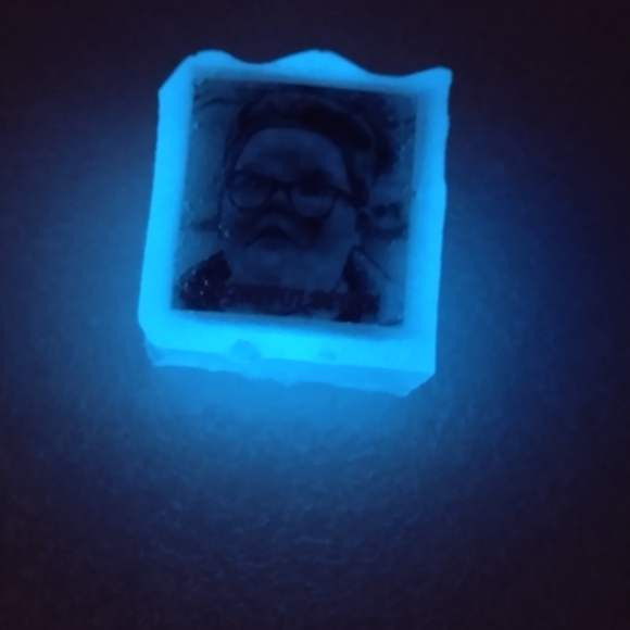 STRANGER THINGS 5 "DELIGHTFUL DEREK" 80'S GLOW ART PIN - Picture 2 of 11